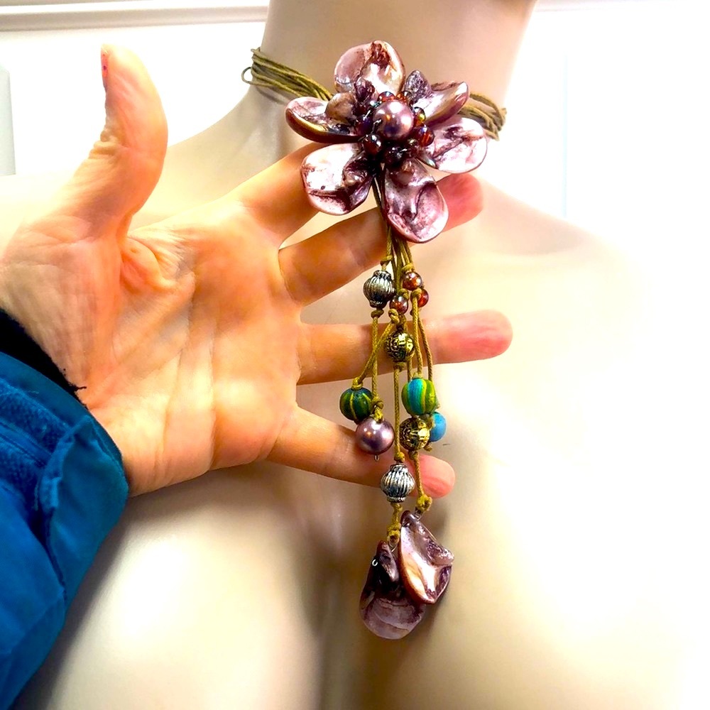 Shell Flower Necklace - Picture 16 of 16